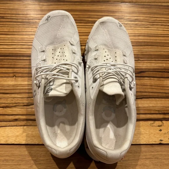 On Running Cloud Sneaker size 6.5